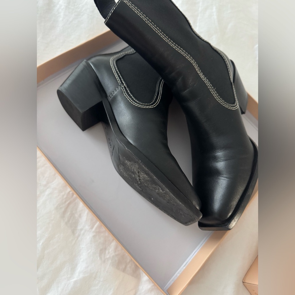 Loeffler Randal Chelsea/Western Boot

Nat Black size 9.5 - worn only twice! - Picture 3 of 8